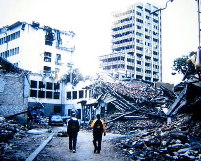 コソボ　プリティシュナ　NATOの空爆で崩壊したビル